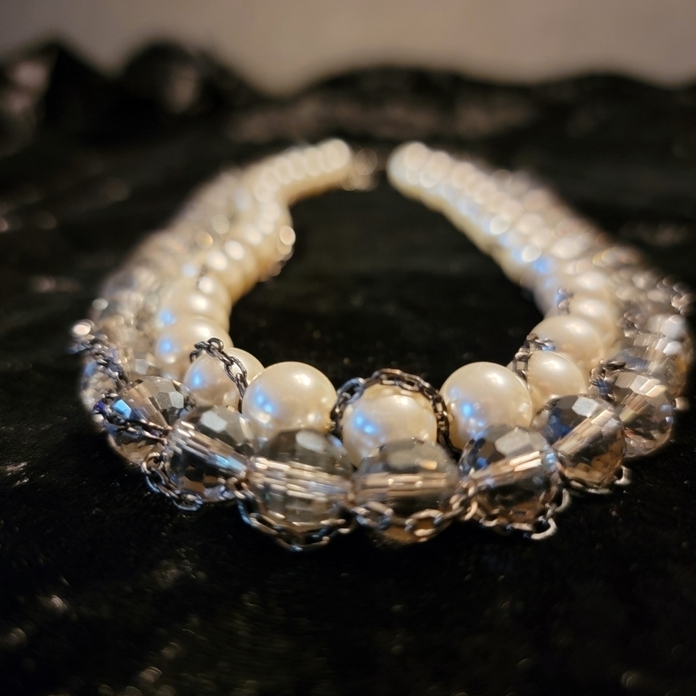 Vintage Faux Pearl and Crystal Necklace - Picture 3 of 9